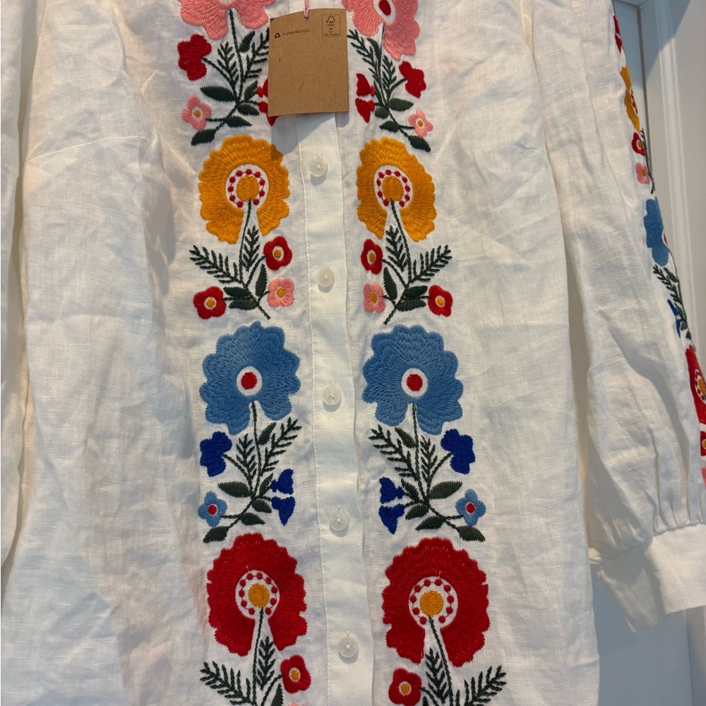 Boden top NWT Alicia linen top
White Embroidered Floral top US 8 current - Picture 3 of 15